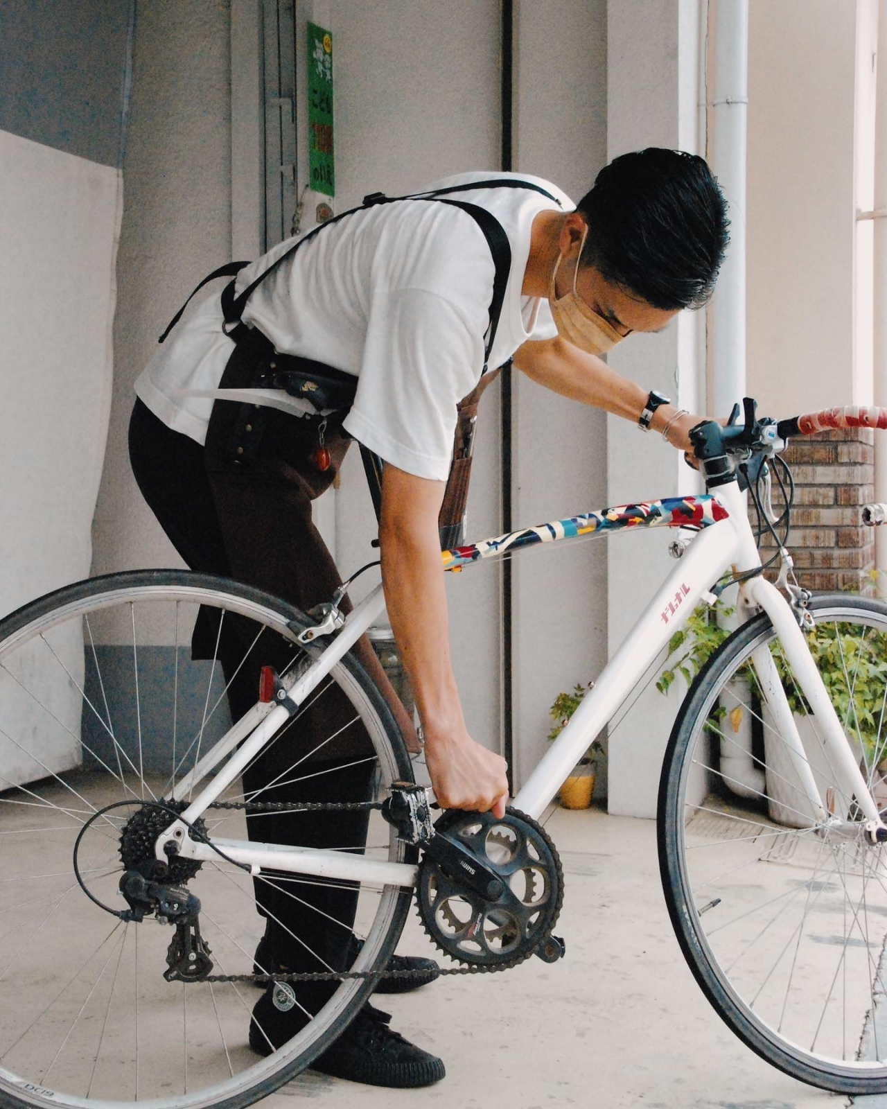 自転車用 ヘルメット　白　ホワイト 子供 大人 通学 通勤 サイクリング　バイク
