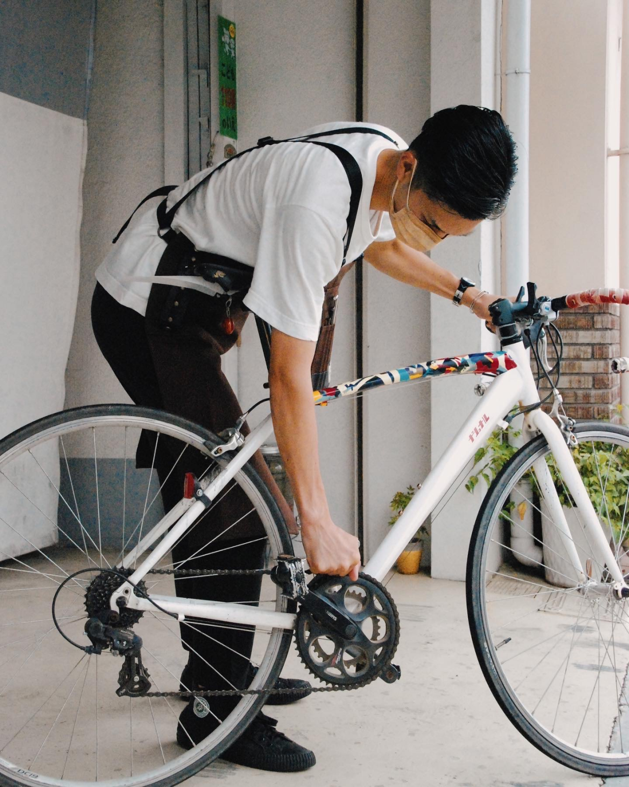 自転車用ヘルメット白×橙　ロードバイクサイクリングスケボー通勤通学*100*